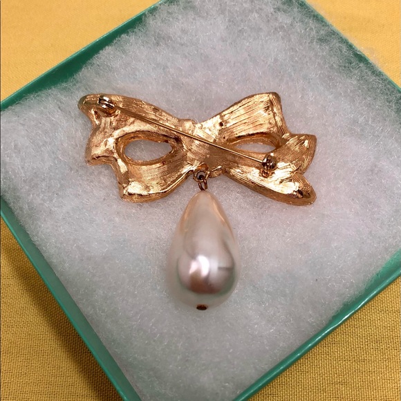 Vintage Brooch Rhinestone & Faux Pearl Drop - Picture 5 of 12